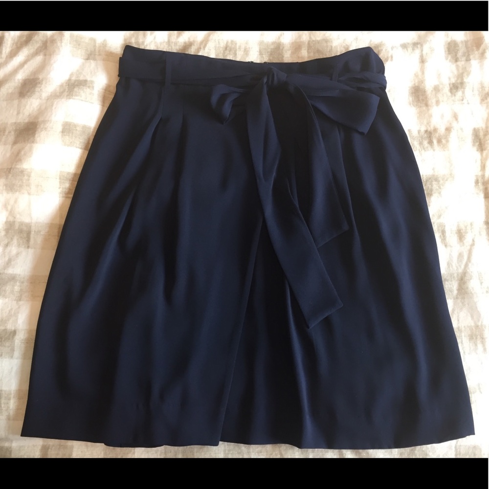 LOFT like new sz 12 navy skirt
